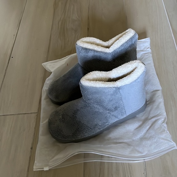 New woman’s slippers - Picture 2 of 3